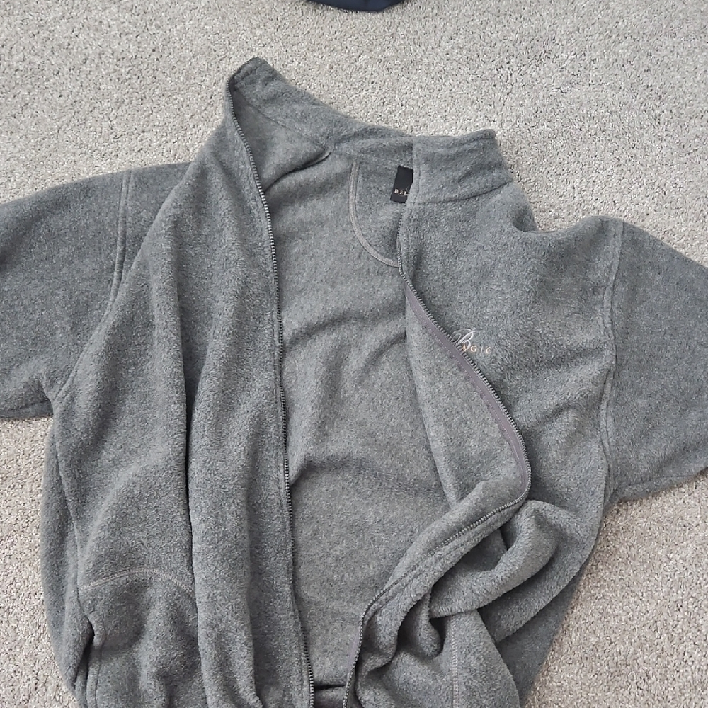 Gray Zip-Up Fleece Jacket From Bellagio With Drawstring Bottom 2 Side Pockets2xl